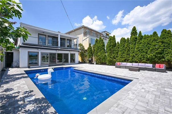 Exterior, Pool