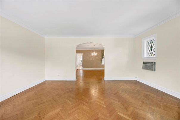 Chandelier, Empty room, Interior, Pendant Lights, Wood Texture Flooring