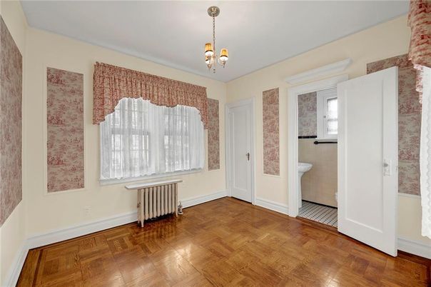 Chandelier, Empty room, Interior, Wood Texture Flooring