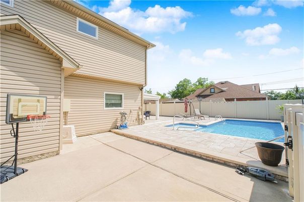Exterior, Pool
