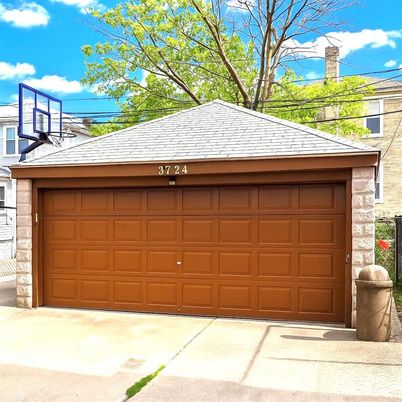Detached Garage, Exterior