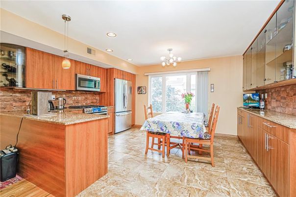 Dining room, Interior, Kitchen, Pendant Lights, Recessed Lighting, Stainless Steel Appliances
