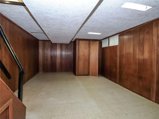 Empty room, Interior, Recessed Lighting, Wooden Walls