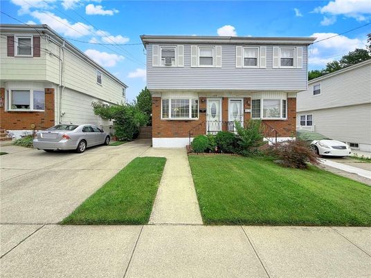 Exterior, Facade, Brick Facade, Raised Ranch
