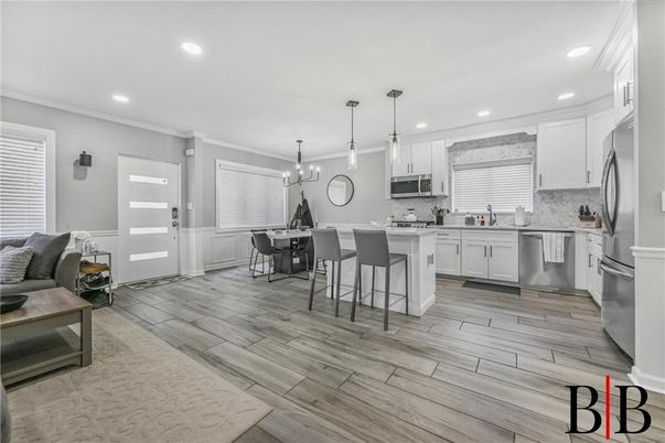 Chandelier, Dining room, Interior, Kitchen, Pendant Lights, Recessed Lighting, Stainless Steel Appliances, Wood Texture Flooring