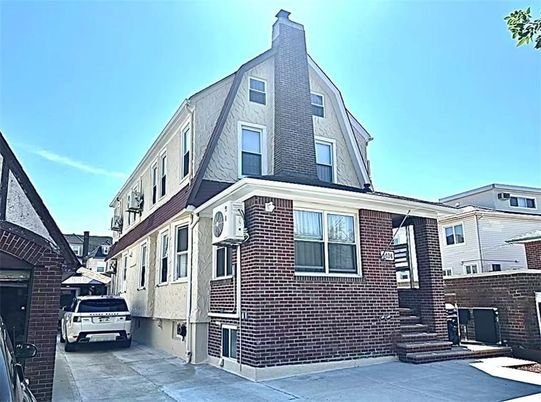 Exterior, Facade, Brick Facade, Queen Anne Victorian