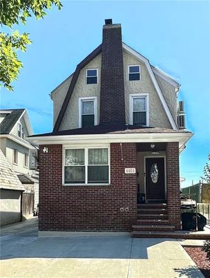 Exterior, Facade, Brick Facade, Queen Anne Victorian
