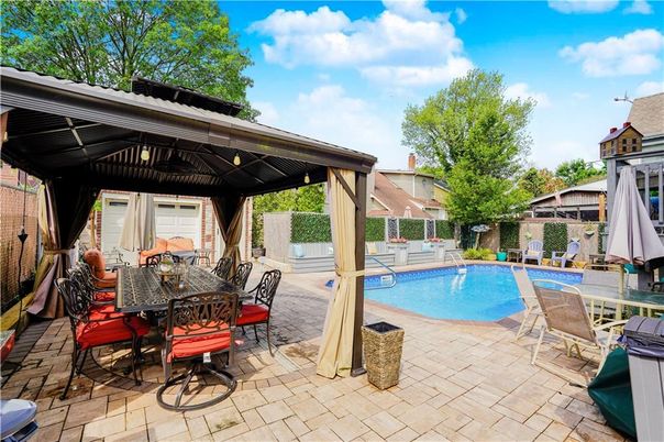 Exterior, Pool