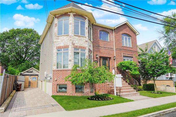 Exterior, Facade, Brick Facade, Rowhouse