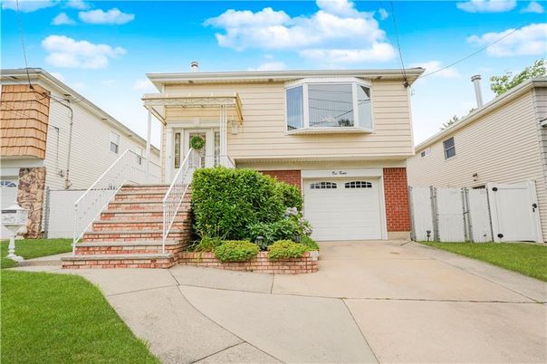 Attached, Exterior, Facade, Brick Facade, Raised Ranch