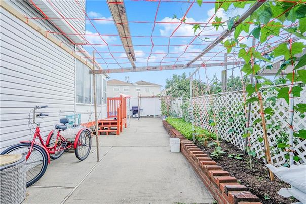 Exterior, Glass Ceilings