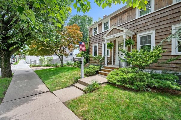 Exterior, Facade, American Foursquare