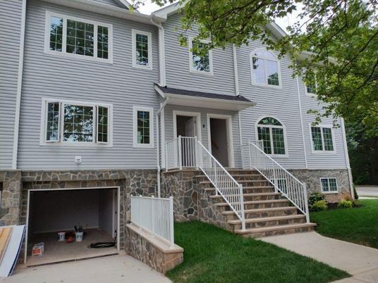 Exterior, Facade, Rowhouse