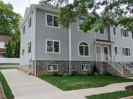 Exterior, Facade, Rowhouse