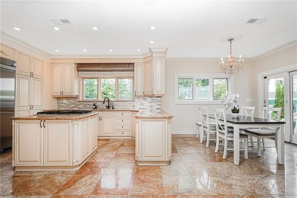 Chandelier, Dining room, Interior, Kitchen, Recessed Lighting, Stainless Steel Appliances