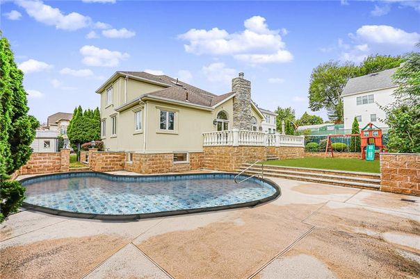Backyard, Exterior, Pool
