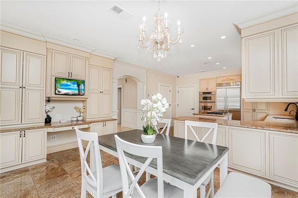 Chandelier, Dining room, Interior, Kitchen, Recessed Lighting, Stainless Steel Appliances