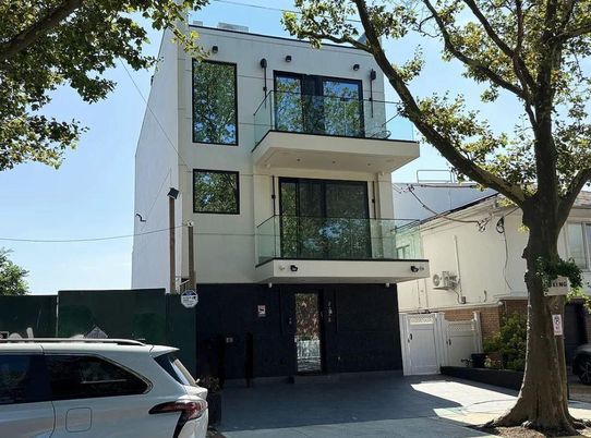 Exterior, Facade, Modern