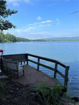 Exterior, Lake