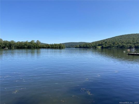 Exterior, Lake