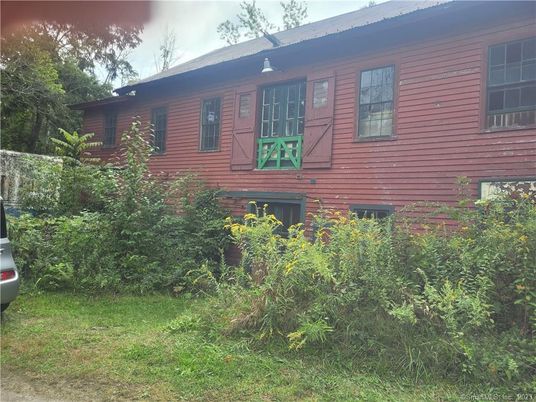 Exterior, Facade, Log Home