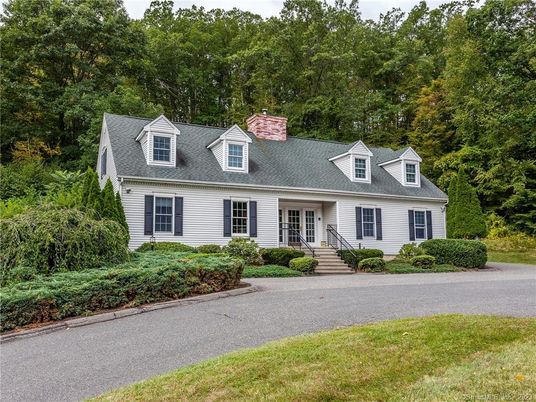 Exterior, Facade, Cape Cod