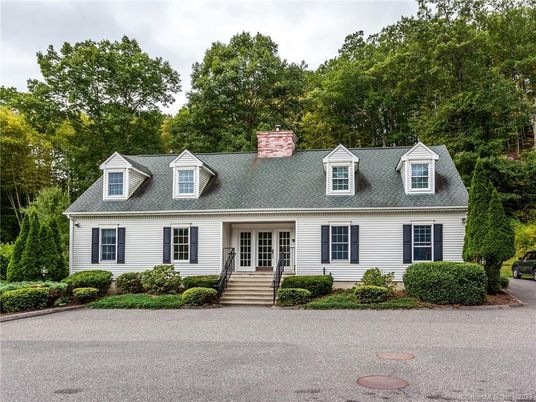 Exterior, Facade, Cape Cod