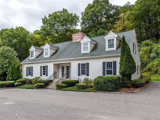 Exterior, Facade, Cape Cod