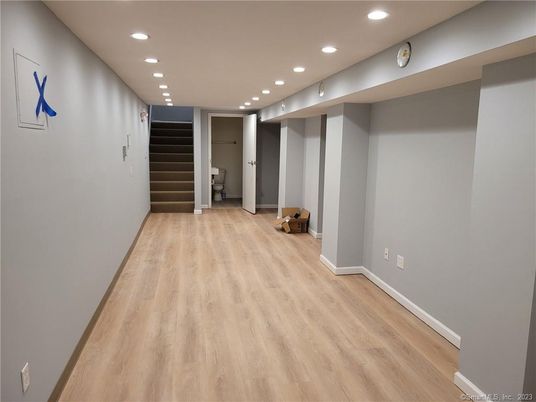 Interior, Recessed Lighting, Wood Texture Flooring
