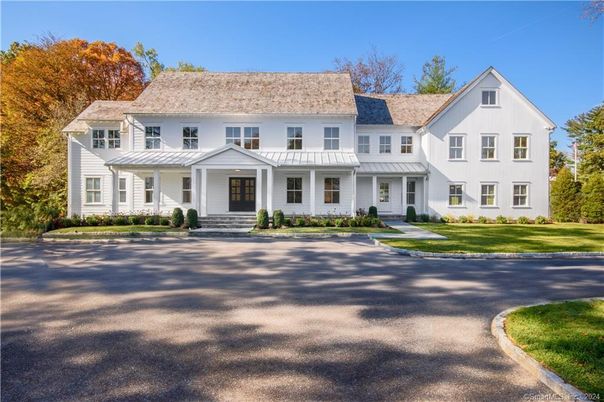 Exterior, Facade, Farmhouse