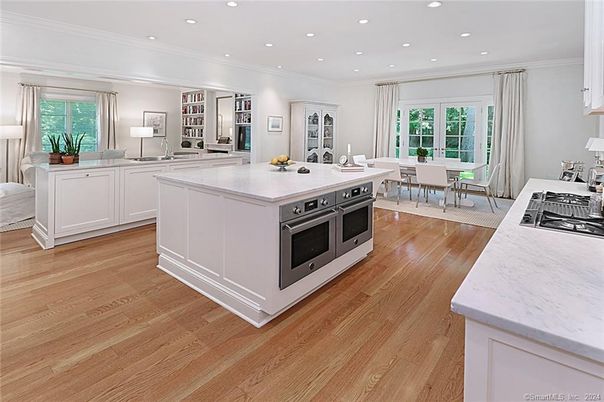 Dining room, Interior, Kitchen, Recessed Lighting, Wood Texture Flooring