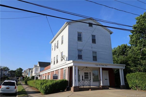Exterior, Facade, Rowhouse