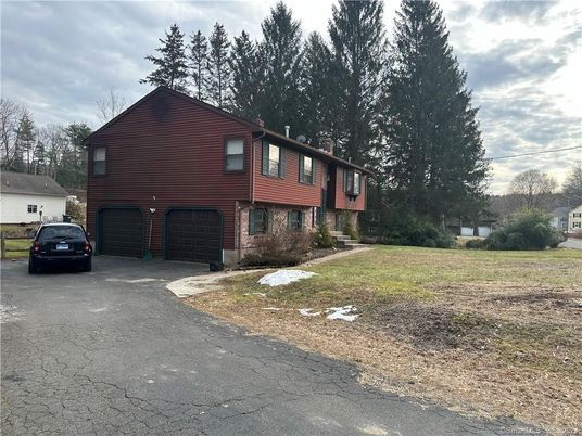 Attached, Exterior, Facade, Brick Facade, Raised Ranch