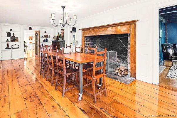 Chandelier, Dining room, Fireplace, Interior, Wood Texture Flooring