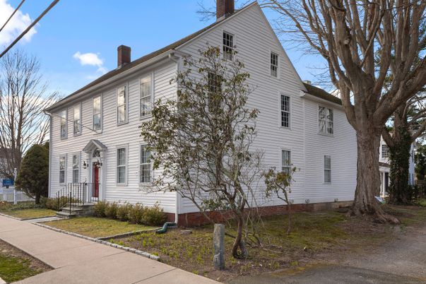 Exterior, Facade, Georgian