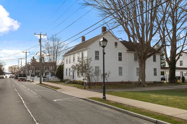 Exterior, Facade, Farmhouse