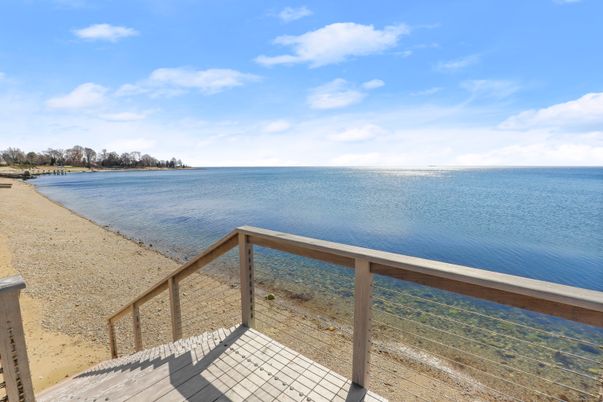 Exterior, Lake