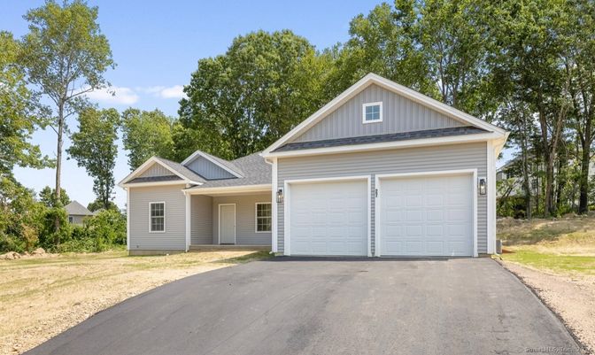 Attached, Exterior, Facade, Ranch
