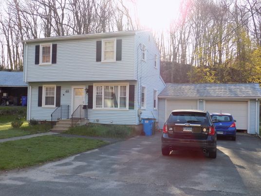 Attached, Exterior, Facade, Split Level