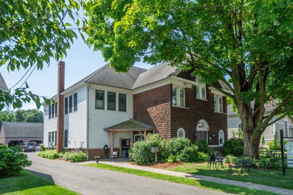 Exterior, Facade, Brick Facade, Georgian