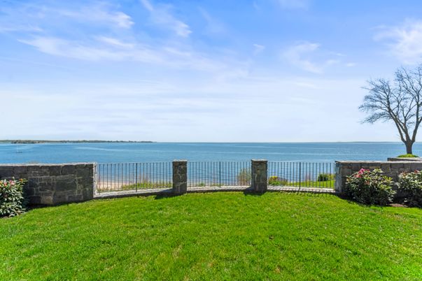 Exterior, Lake