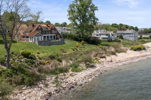 Exterior, Lake