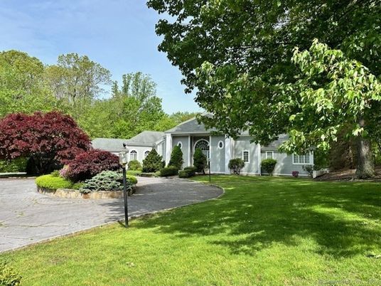 Backyard, Exterior, Facade, Ranch