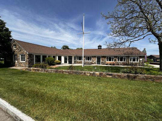 Backyard, Exterior, Facade, Ranch