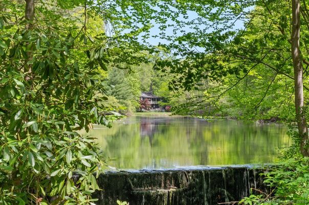 Exterior, Lake