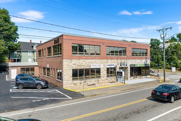 Exterior, Facade, Brick Facade, Rowhouse