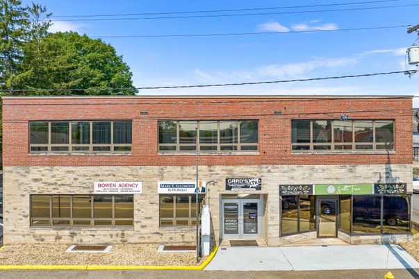 Exterior, Facade, Brick Facade, Rowhouse