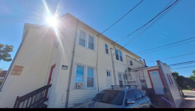Exterior, Facade, Rowhouse