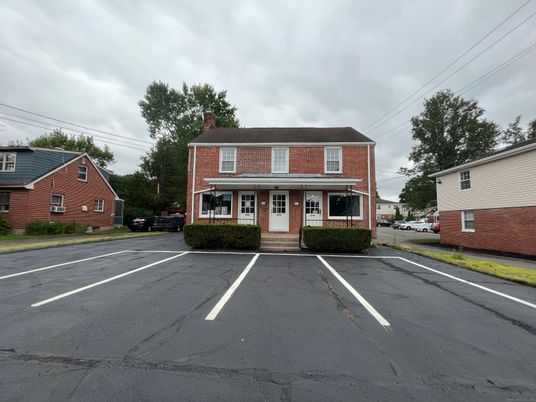 Exterior, Facade, Brick Facade, Georgian
