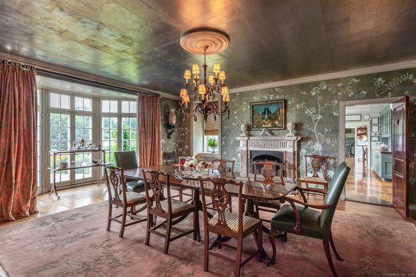 Chandelier, Dining room, Fireplace, Interior, Wood Texture Flooring